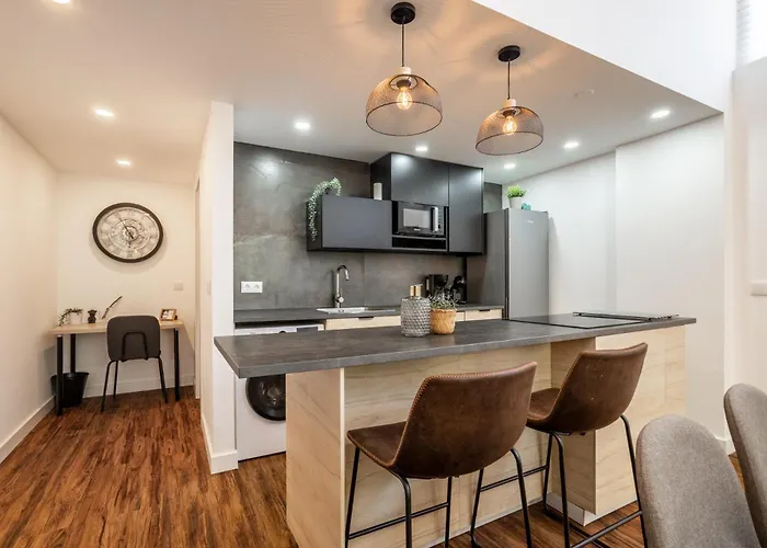 Casa Sol - Private Pool With A Large Garden Hébergement de vacances Famalicão