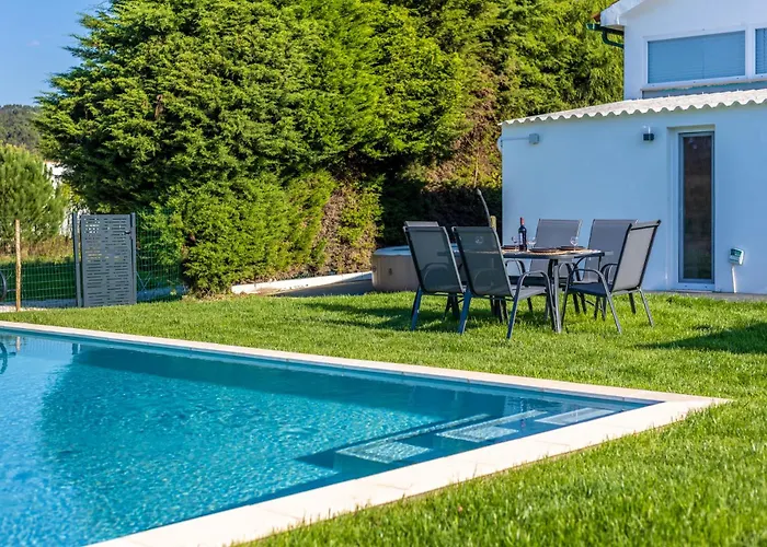 Casa Sol - Private Pool With A Large Garden Hébergement de vacances Famalicão